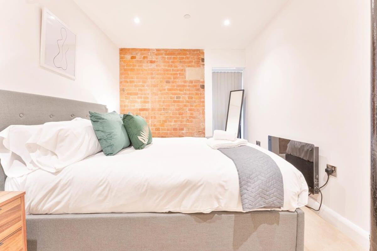 Lovely 1 Bed In Burton-on-trent *