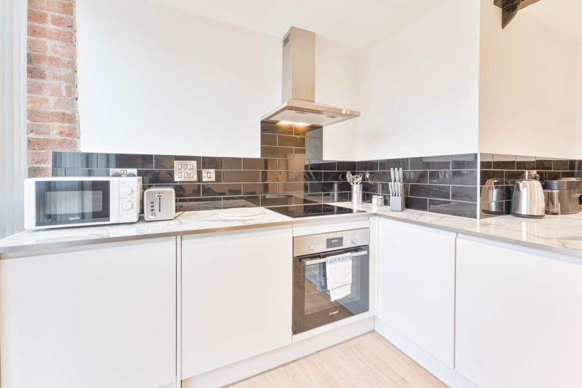Lovely 1 Bed In Burton-on-trent Apartment *